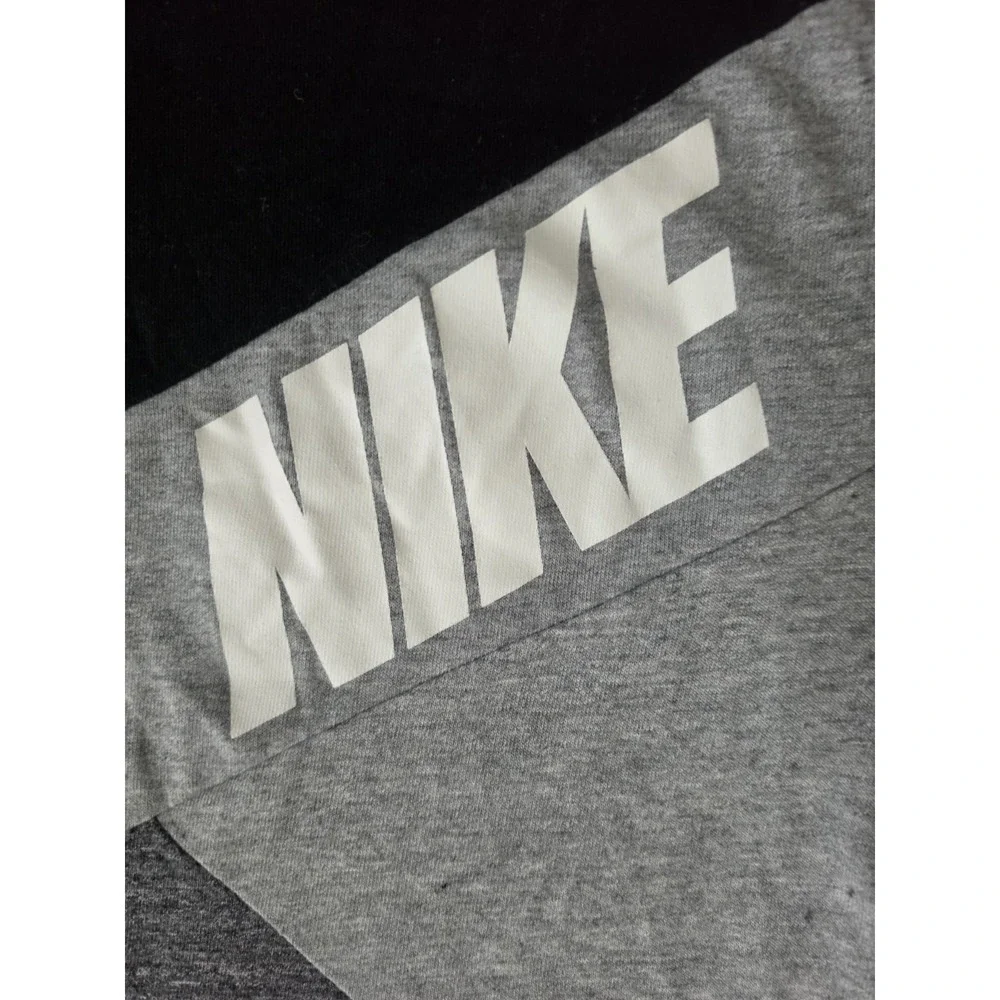 Nike Men Shirt XL Gray White Colorblock Logo Short Sleeve Crew Neck Tee